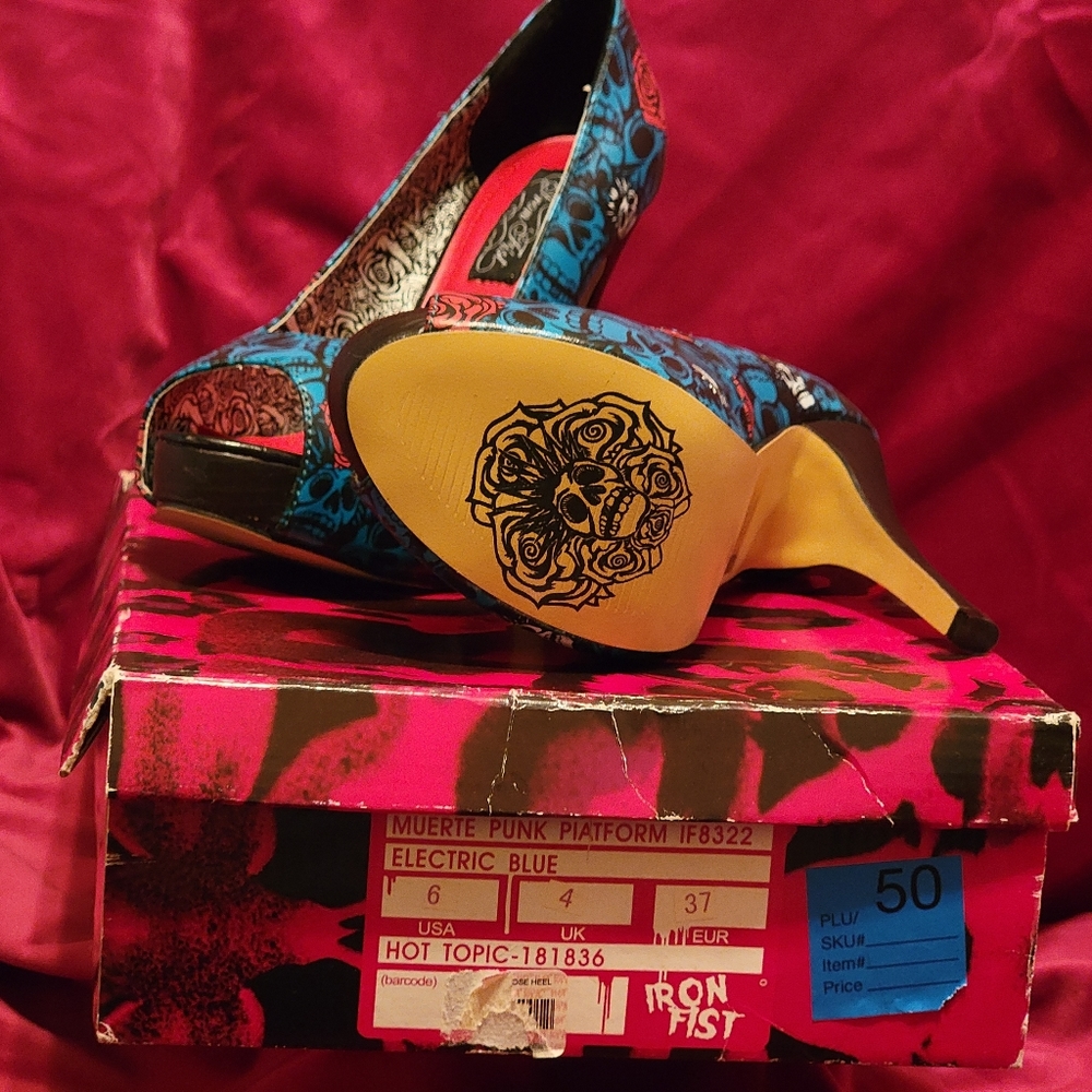 Vintage Hot Topic Iron Fist Muerta Punk Platform Heels in Electric Blue. Size 6